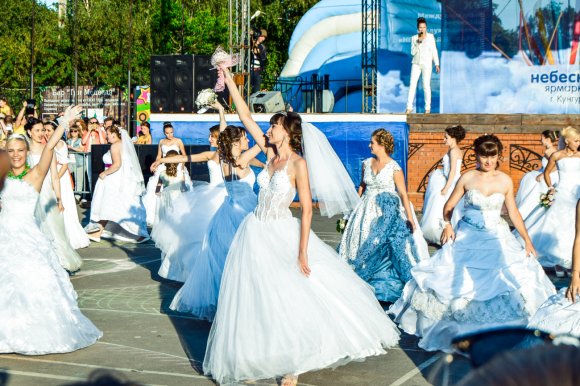 В Кунгуре Пермского края прошёл "Парад невест"