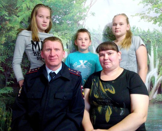 Лучшей читающей семьей Кунгурского района стала семья сотрудника полиции