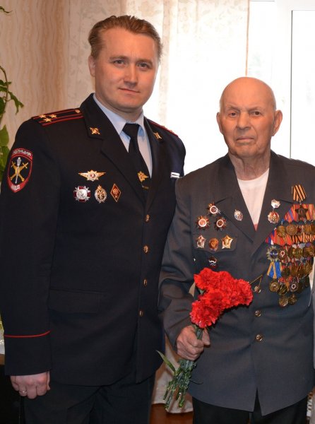 В Кунгурском районе полицейские поздравили старейшего ветерана ВОВ Василия Григорьевича Луценко