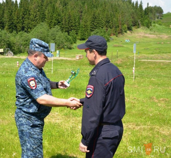 Полицейские из Кунгура стали призерами краевых соревнований по стрельбе из автомата Калашникова