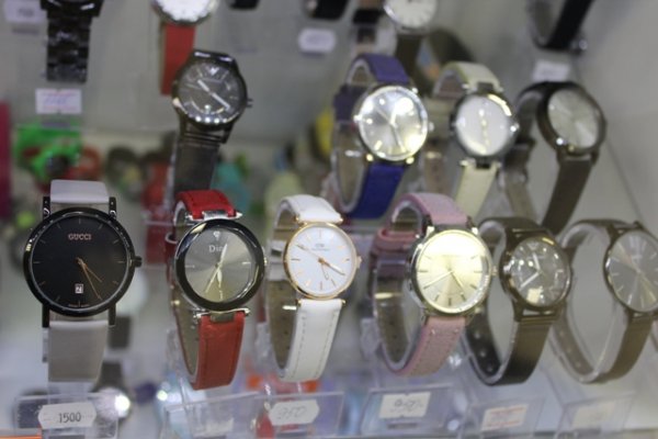 В Перми выявили контрафактные часы и аксессуары