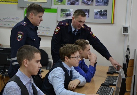 В ряды Госавтоинспекции Кунгура внедрился «Студенческий десант» В ряды Госавтоинспекции Кунгура внедрился «Студенческий десант»