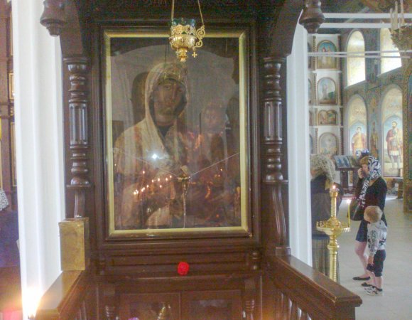 Сажинская икона Божией Матери «Троеручица».
