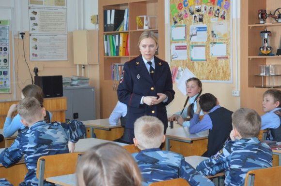 Школьникам и дошкольникам Плеханово дали урок дорожные инспекторы