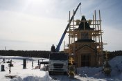 На новой часовне Всехсвятского кладбища г. Кунгура 23 марта 2017 года подняли купола [ФОТОРЕПОРТАЖ]