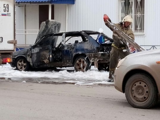 В Кунгуре среди бела дня сгорел легковой автомобиль