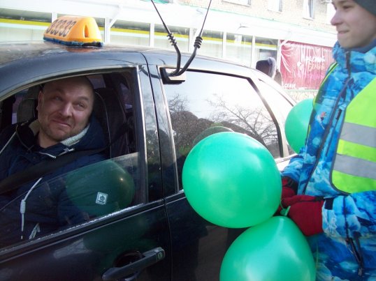 В Кунгуре в честь Дня защитника Отечества прошла акция для водителей «Пусть всегда горит зеленый»