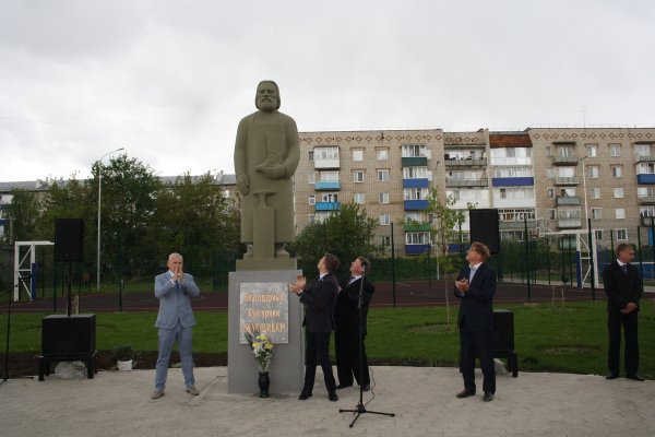 В Кунгуре открыли памятник чеботарю