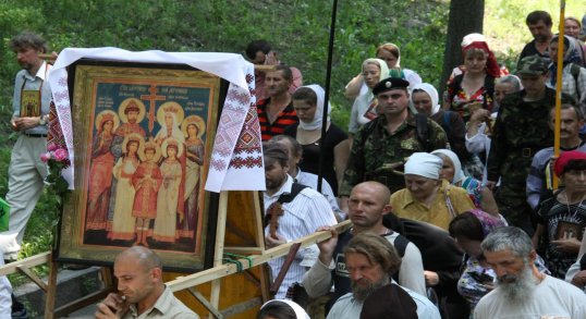 Крестный ход с иконой Царственных страстотерпцев приходит в Кунгур