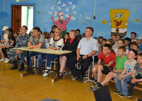 Кунгурские полицейские посетили детский оздоровительный лагерь «Ермак».