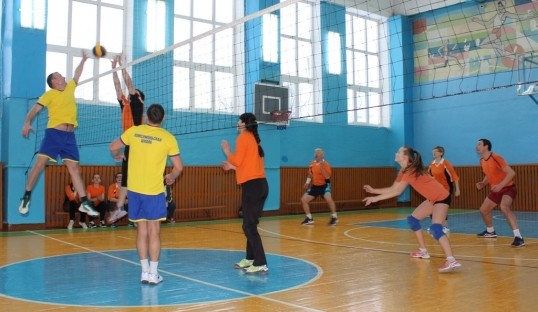 Педагоги Кунгурского района состязались в волейболе