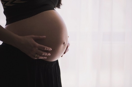 Предпринимателя оштрафовали за несвоевременную выдачу пособия по беременности и родам