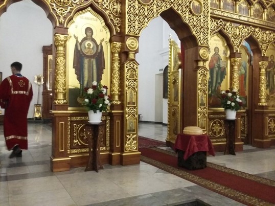 В православных храмах артос ждёт своего часа 