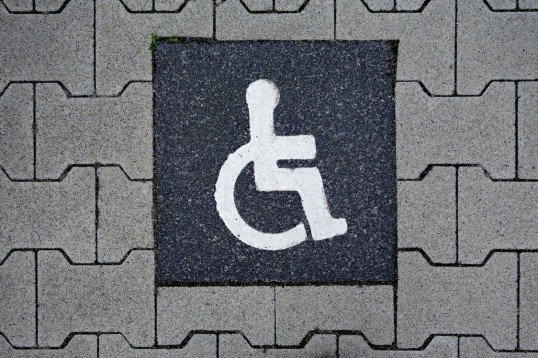Жители Прикамья могут оформить разрешение на бесплатную парковку для инвалидов онлайн