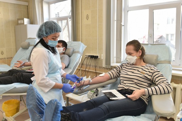 Дмитрий Махонин поручил увеличить в Прикамье выплаты донорам крови